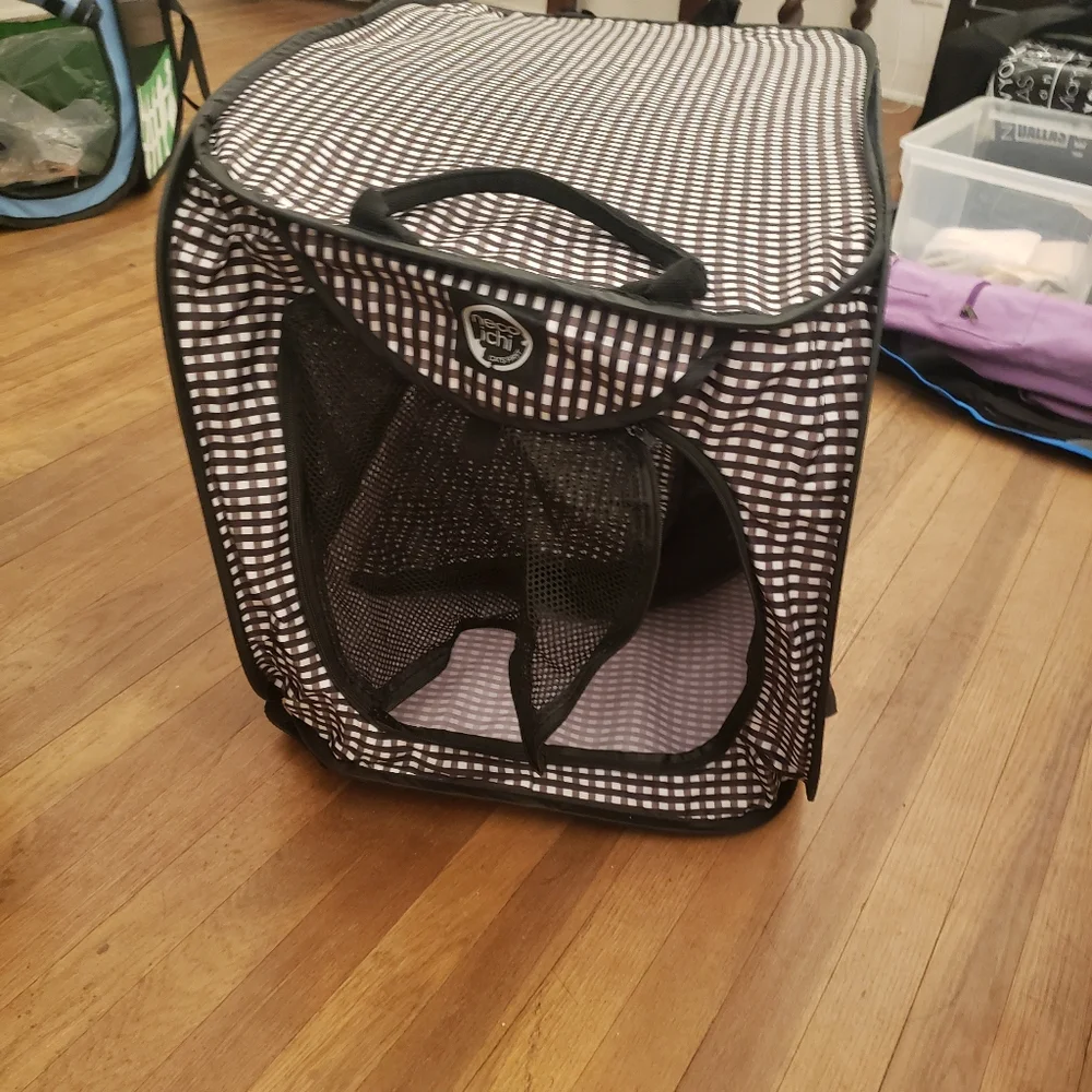 Pet carrier